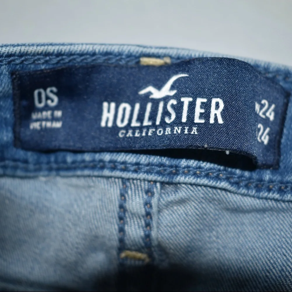HOLLISTER HIGH RISE SUPER STRETCH JEANS - Picture 6 of 6